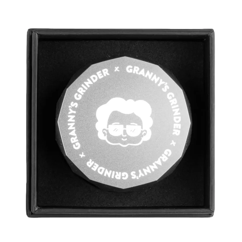 GRANNY'S WEED - Hazy Hex Grinder Silver Ø55 - Billede 4